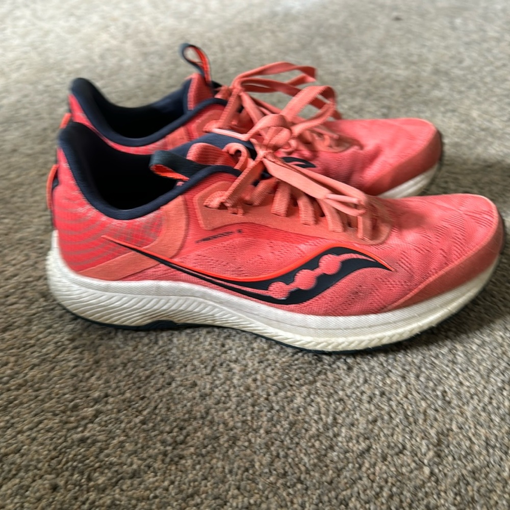 Women's Saucony Freedom 5 Running Sneakers size 7.5 used